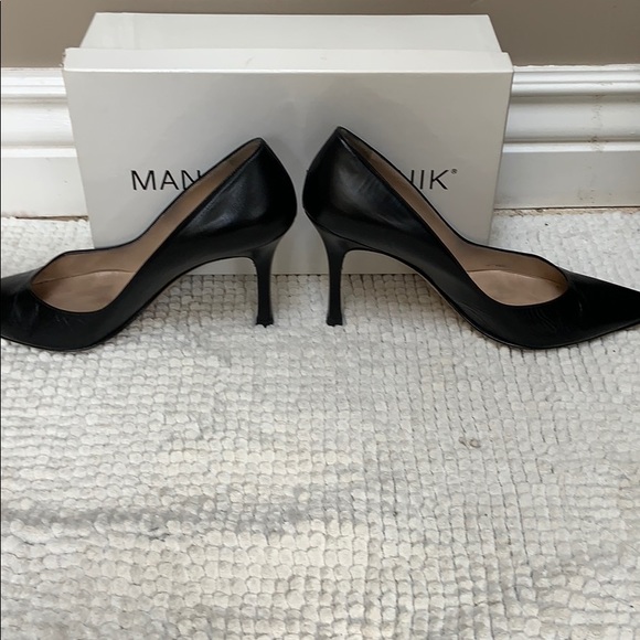 Manolo Blahnik Classic Black Pumps - Picture 5 of 10